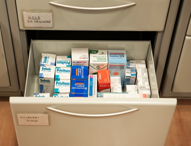 Cassetto con farmaci e medicinali | OSF